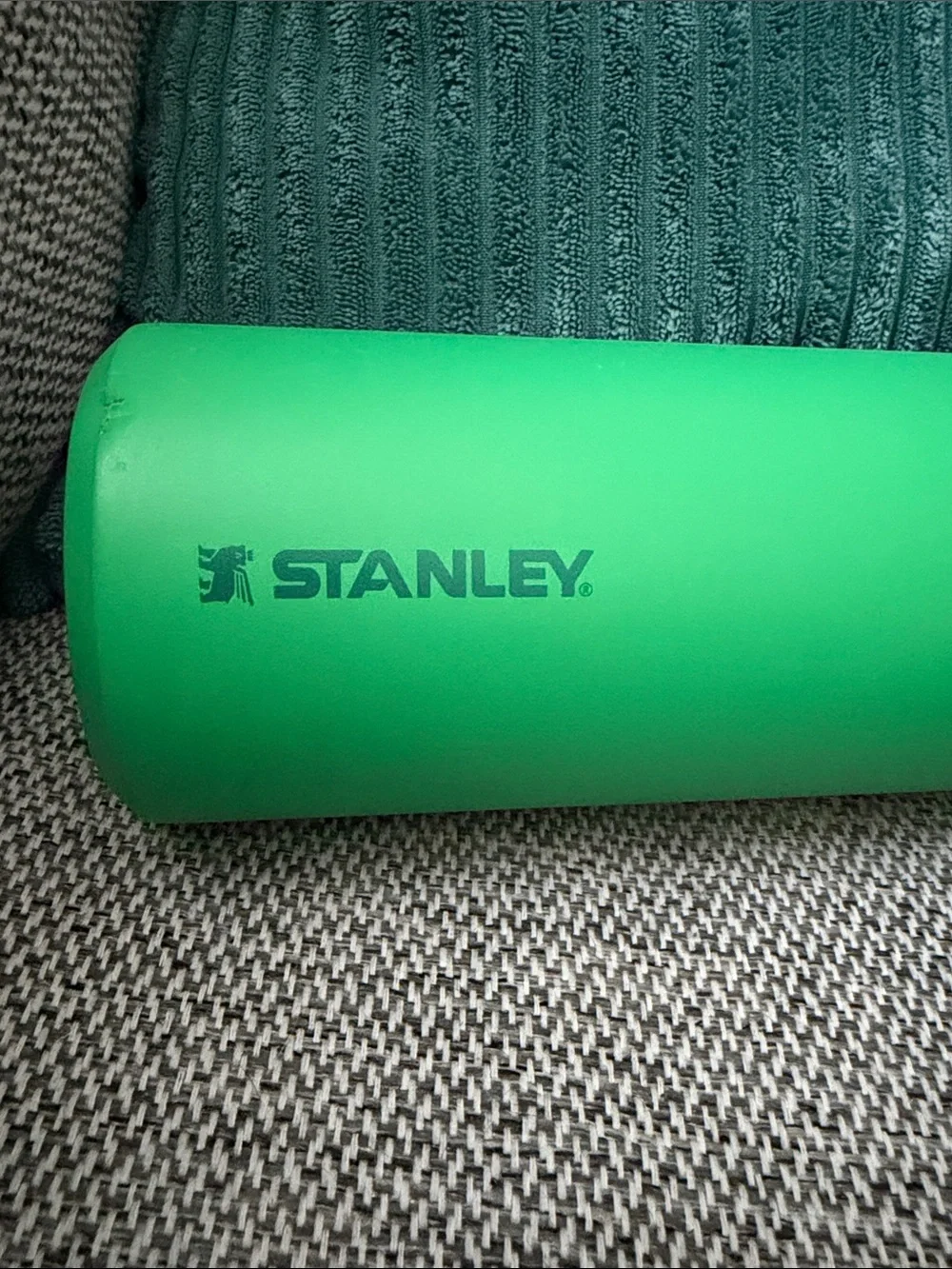 Stanley IceFlow Fast Flow 24 oz stainless steel water bottle - Meadow Green